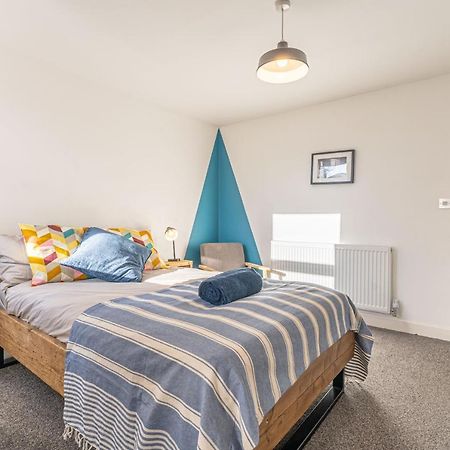 Stylish 5-Bed Home, Each With En-Suite And Own Tv Coventry Eksteriør billede