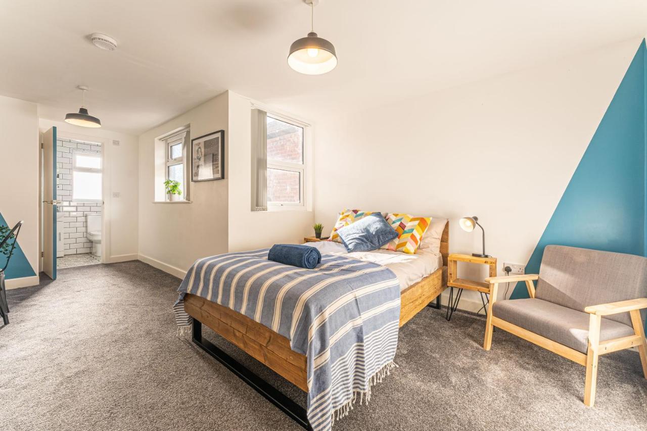 Stylish 5-Bed Home, Each With En-Suite And Own Tv Coventry Eksteriør billede