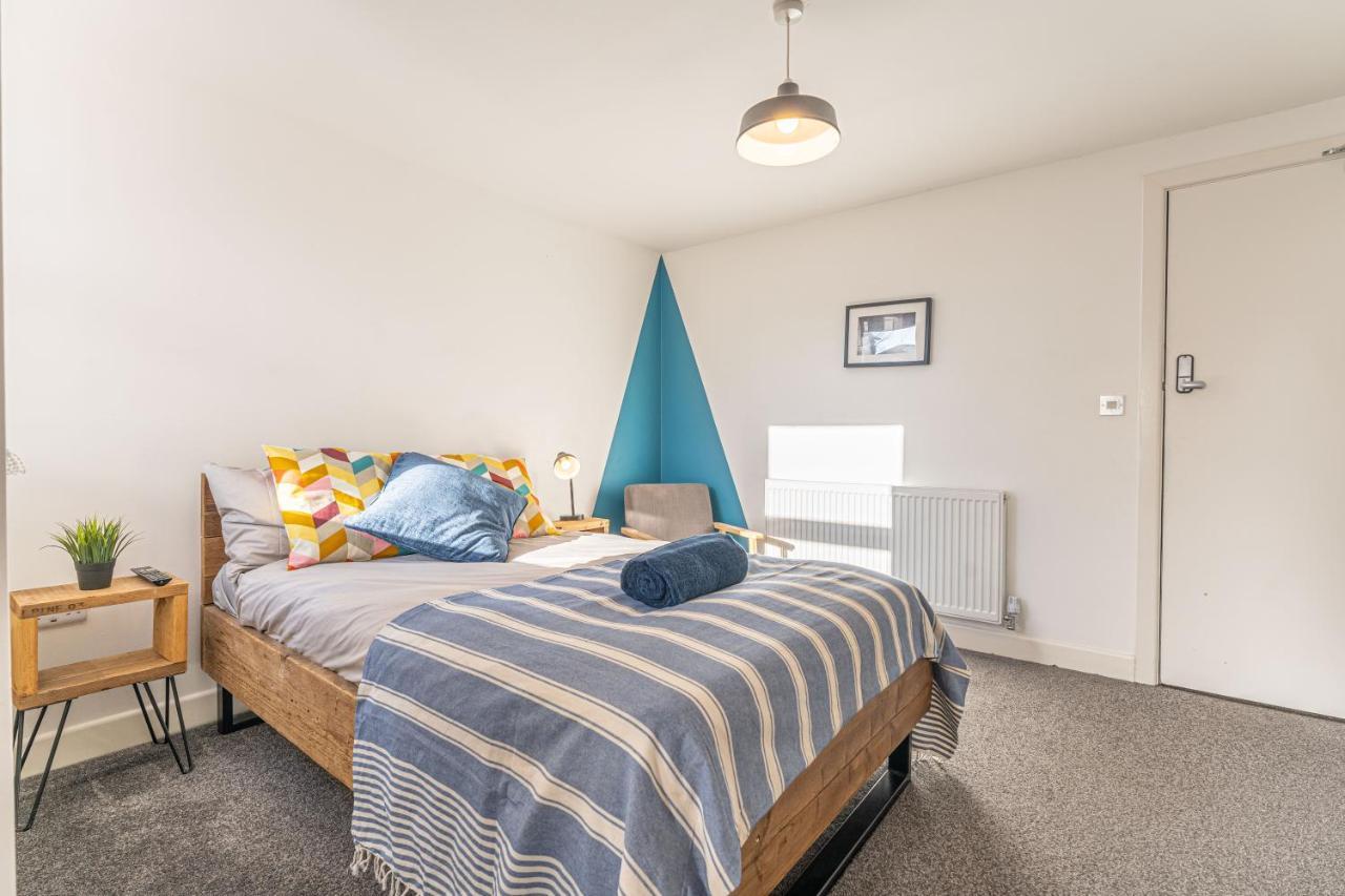 Stylish 5-Bed Home, Each With En-Suite And Own Tv Coventry Eksteriør billede
