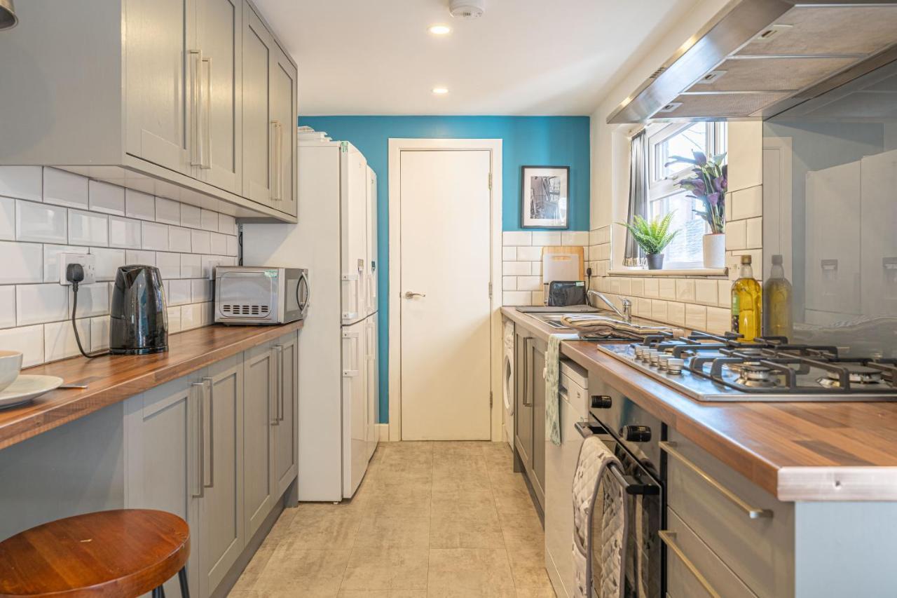 Stylish 5-Bed Home, Each With En-Suite And Own Tv Coventry Eksteriør billede