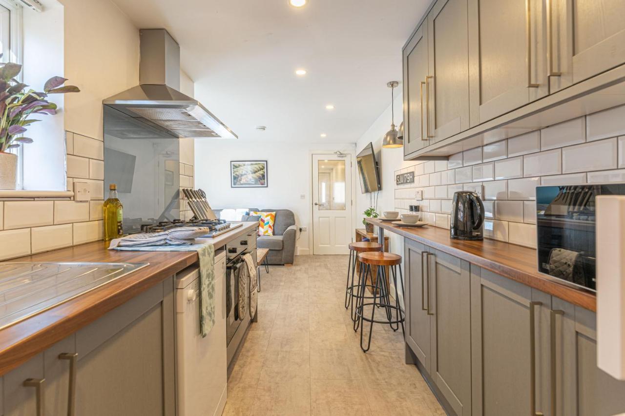 Stylish 5-Bed Home, Each With En-Suite And Own Tv Coventry Eksteriør billede