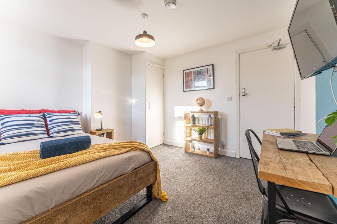 Stylish 5-Bed Home, Each With En-Suite And Own Tv Coventry Eksteriør billede