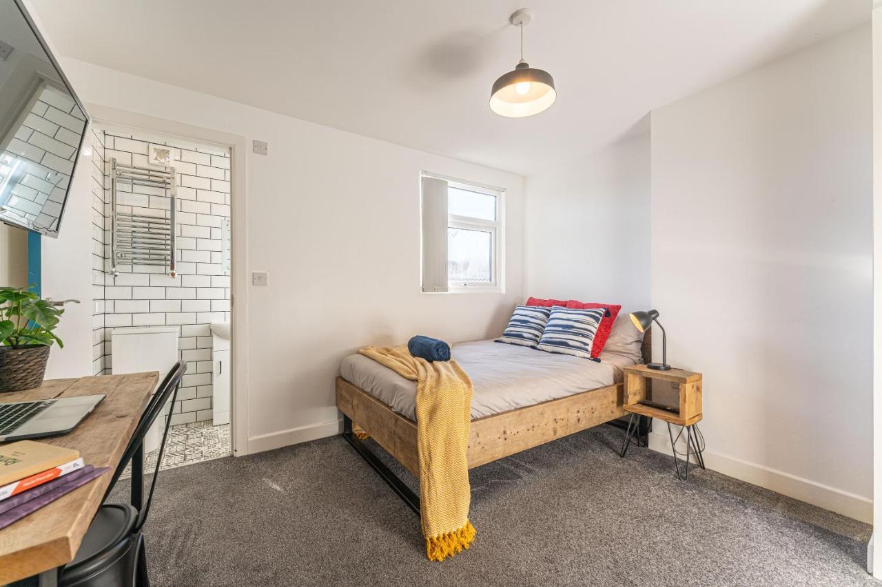 Stylish 5-Bed Home, Each With En-Suite And Own Tv Coventry Eksteriør billede