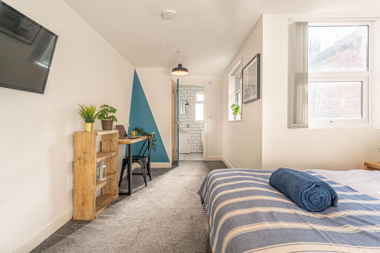 Stylish 5-Bed Home, Each With En-Suite And Own Tv Coventry Eksteriør billede