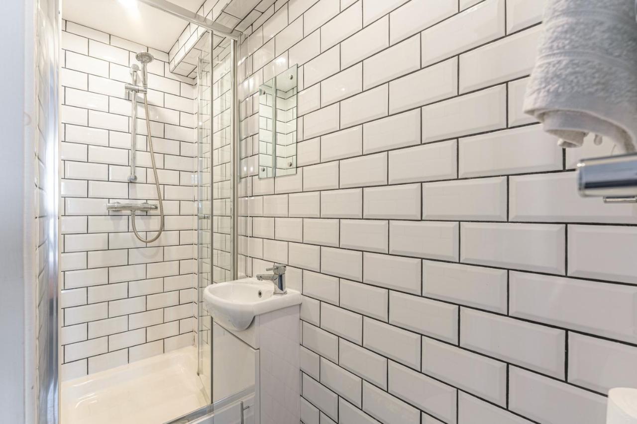 Stylish 5-Bed Home, Each With En-Suite And Own Tv Coventry Eksteriør billede
