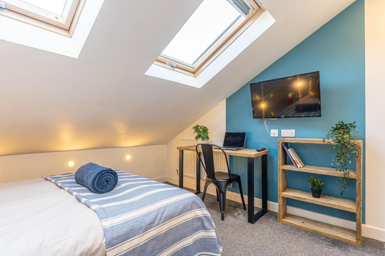 Stylish 5-Bed Home, Each With En-Suite And Own Tv Coventry Eksteriør billede
