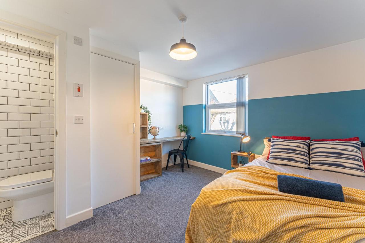 Stylish 5-Bed Home, Each With En-Suite And Own Tv Coventry Eksteriør billede