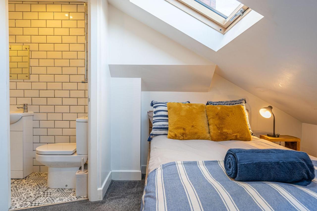 Stylish 5-Bed Home, Each With En-Suite And Own Tv Coventry Eksteriør billede
