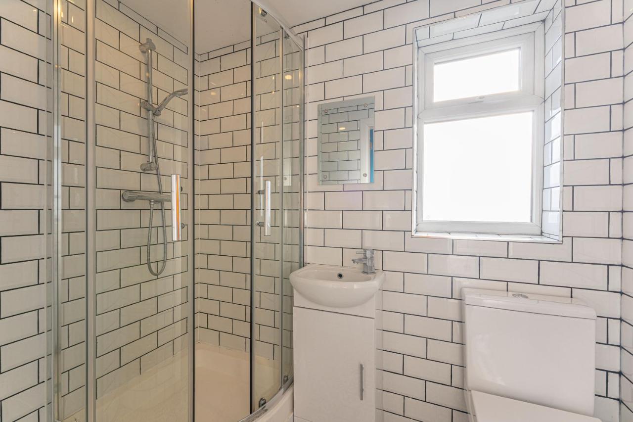 Stylish 5-Bed Home, Each With En-Suite And Own Tv Coventry Eksteriør billede