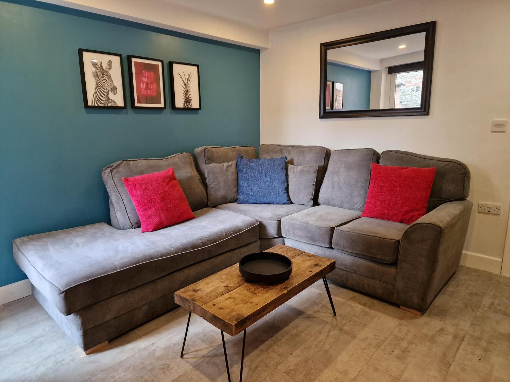 Stylish 5-Bed Home, Each With En-Suite And Own Tv Coventry Eksteriør billede